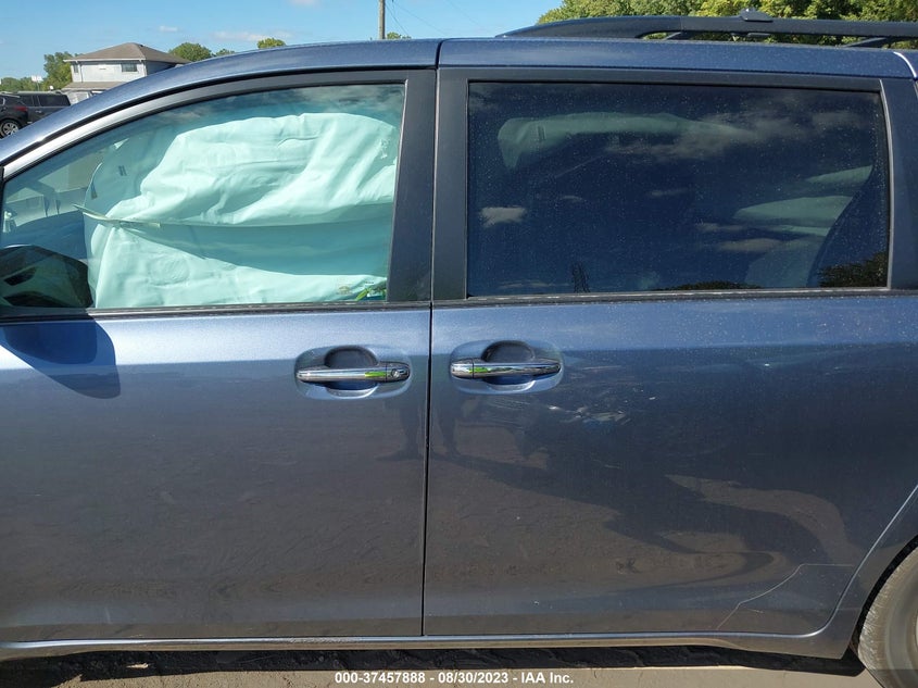 VIN 5TDYZ3DCXHS867672 2017 TOYOTA SIENNA XLE AUTO ACCESS
