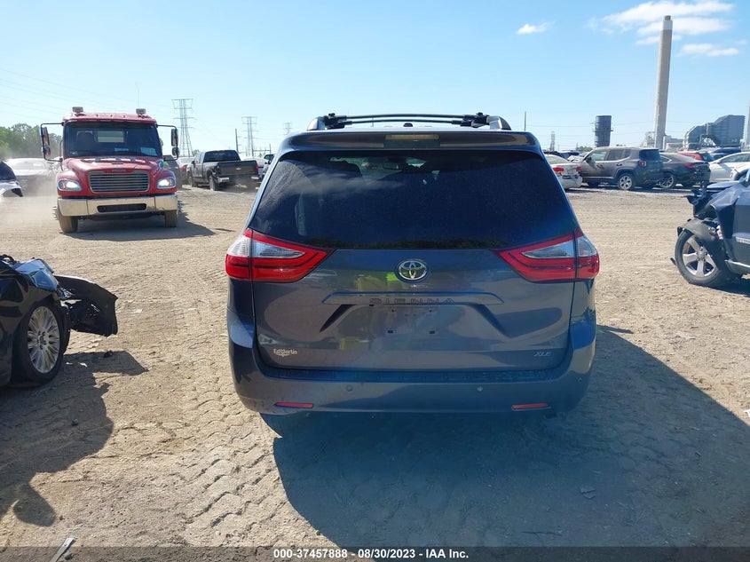 VIN 5TDYZ3DCXHS867672 2017 TOYOTA SIENNA XLE AUTO ACCESS