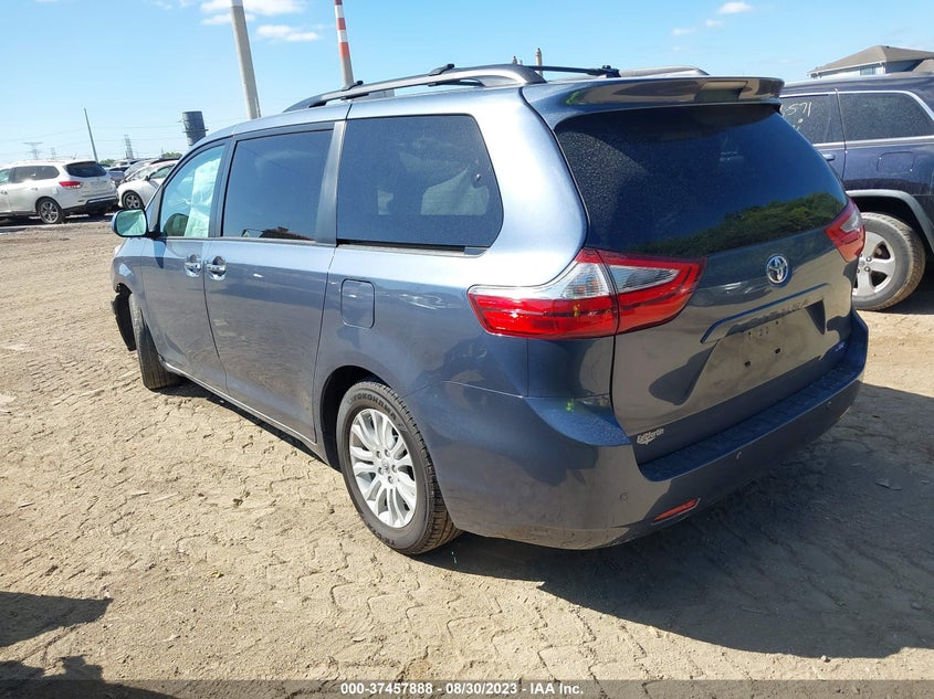 VIN 5TDYZ3DCXHS867672 2017 TOYOTA SIENNA XLE AUTO ACCESS
