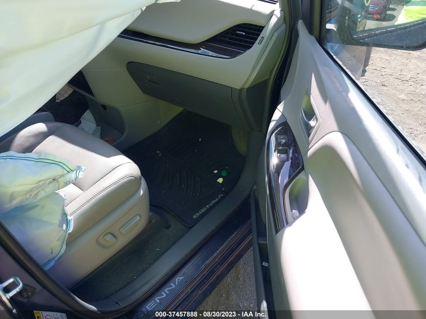 VIN 5TDYZ3DCXHS867672 2017 TOYOTA SIENNA XLE AUTO ACCESS
