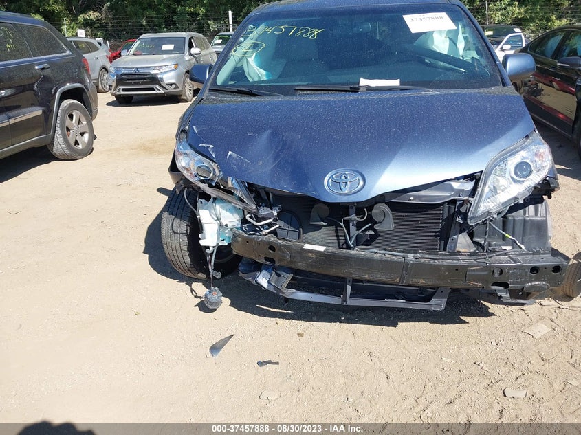 VIN 5TDYZ3DCXHS867672 2017 TOYOTA SIENNA XLE AUTO ACCESS