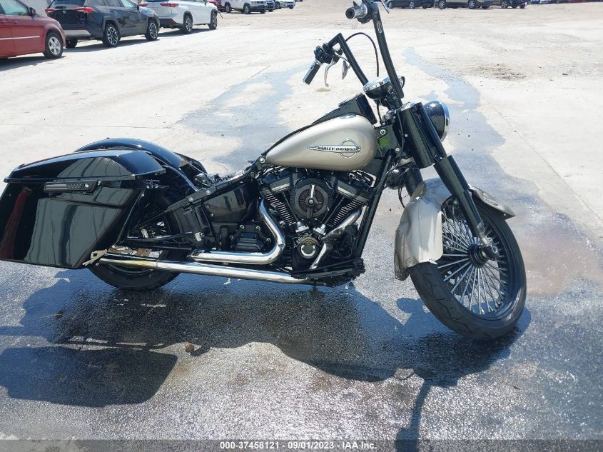2018 HARLEY-DAVIDSON FLHCS HERITAGE CLASSIC 114 1HD1YBK13JC078592