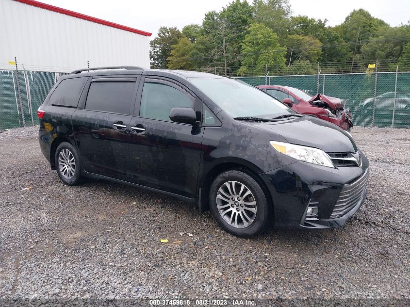 5TDYZ3DC9JS960611 2018 TOYOTA SIENNA, photo no. 1