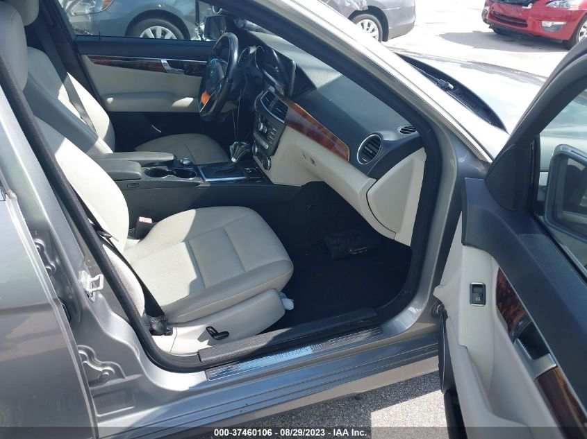 2013 MERCEDES-BENZ C-CLASS C 250 SPORT - WDDGF4HB7DR281571