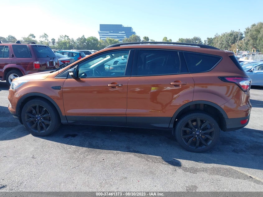 VIN 1FMCU0J97HUD36355 2017 FORD ESCAPE TITANIUM