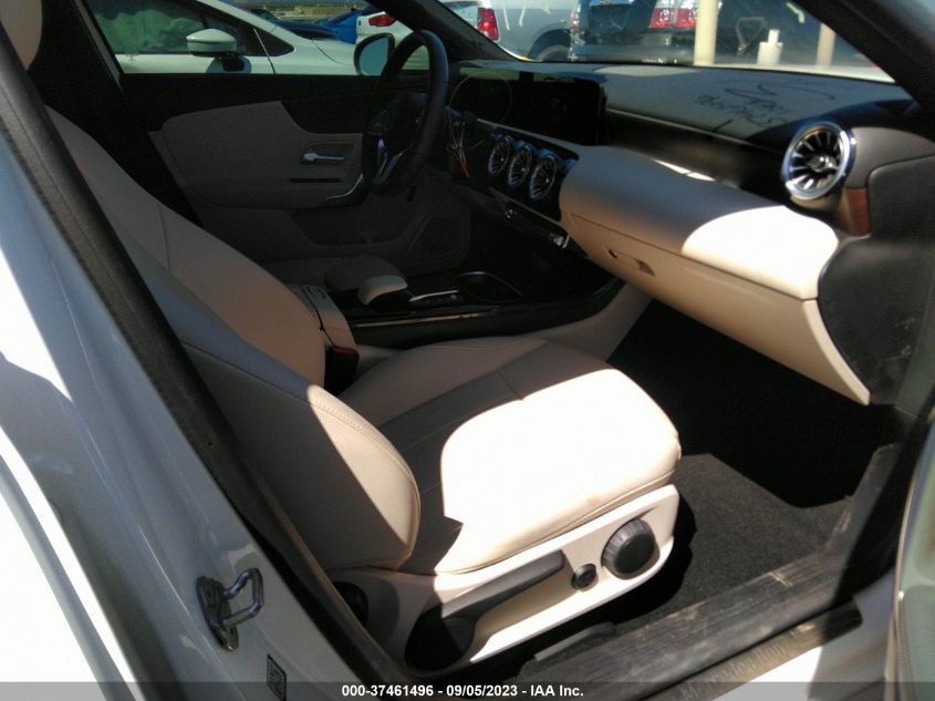 2022 MERCEDES-BENZ A-CLASS A 220 W1K3G4FB7NJ369793