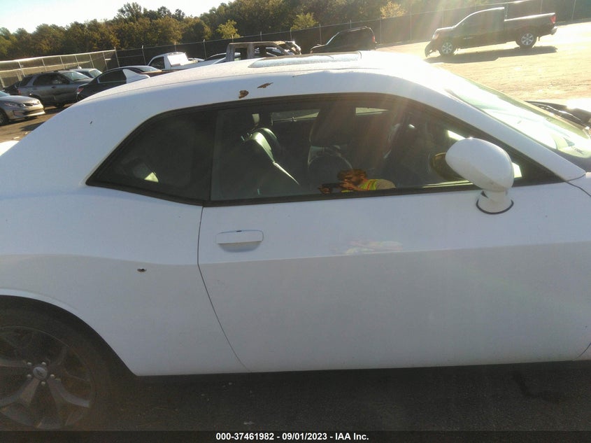 VIN 2C3CDZAG8JH258737 2018 DODGE CHALLENGER SXT PLUS
