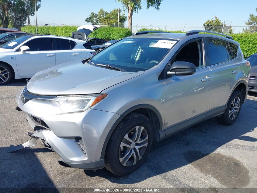 VIN JTMZFREV2JJ210304 2018 TOYOTA RAV4 LE