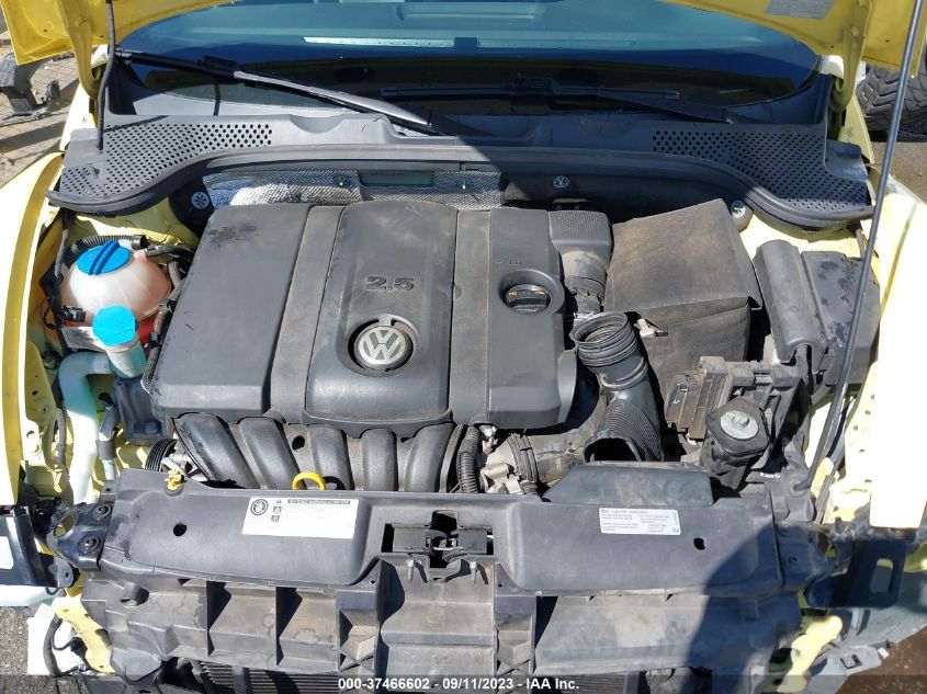 2014 VOLKSWAGEN BEETLE COUPE 2.5L W/SUN - 3VWJX7AT9EM606576