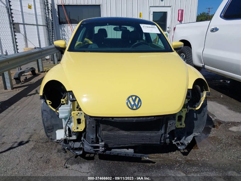 2014 VOLKSWAGEN BEETLE COUPE 2.5L W/SUN - 3VWJX7AT9EM606576