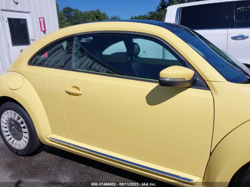 2014 VOLKSWAGEN BEETLE COUPE 2.5L W/SUN - 3VWJX7AT9EM606576