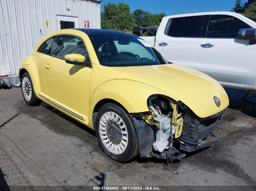 2014 VOLKSWAGEN BEETLE COUPE 2.5L W/SUN - 3VWJX7AT9EM606576