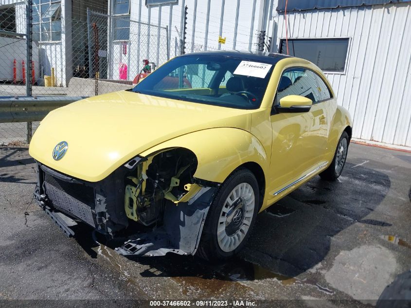 2014 VOLKSWAGEN BEETLE COUPE 2.5L W/SUN - 3VWJX7AT9EM606576
