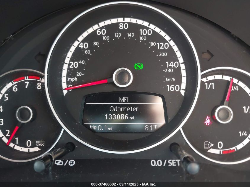 2014 VOLKSWAGEN BEETLE COUPE 2.5L W/SUN - 3VWJX7AT9EM606576