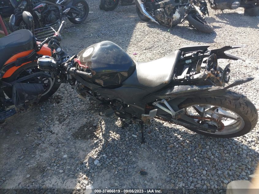 2013 HONDA CBR250 R MLHMC410XD5300133