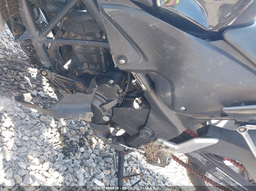 2013 HONDA CBR250 R MLHMC410XD5300133
