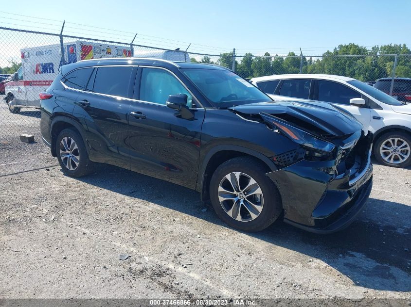 2022 TOYOTA HIGHLANDER XLE - 5TDGZRBH0NS163991