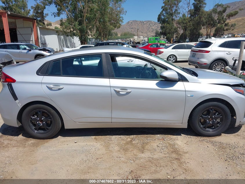 VIN KMHC65LC0JU083269 2018 HYUNDAI IONIQ HYBRID BLUE