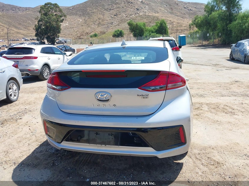 VIN KMHC65LC0JU083269 2018 HYUNDAI IONIQ HYBRID BLUE