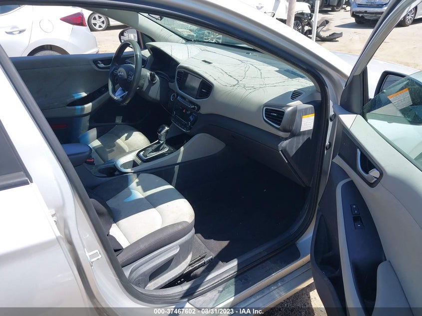 VIN KMHC65LC0JU083269 2018 HYUNDAI IONIQ HYBRID BLUE