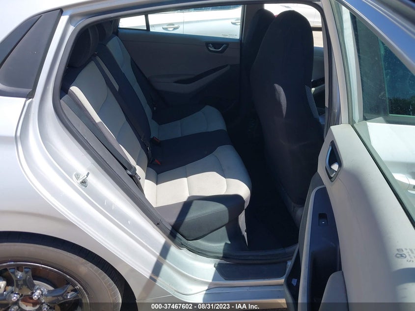 VIN KMHC65LC0JU083269 2018 HYUNDAI IONIQ HYBRID BLUE
