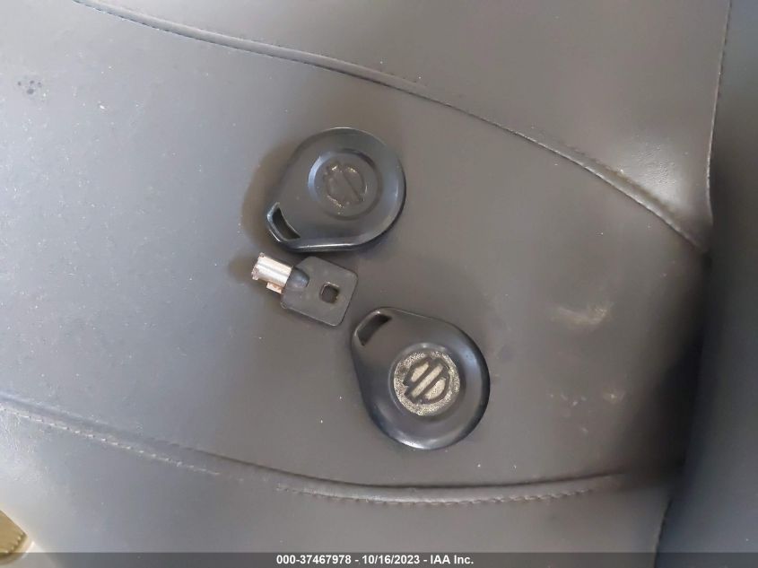 2010 HARLEY-DAVIDSON FLHTCUTG 1HD1MAM10AB852273