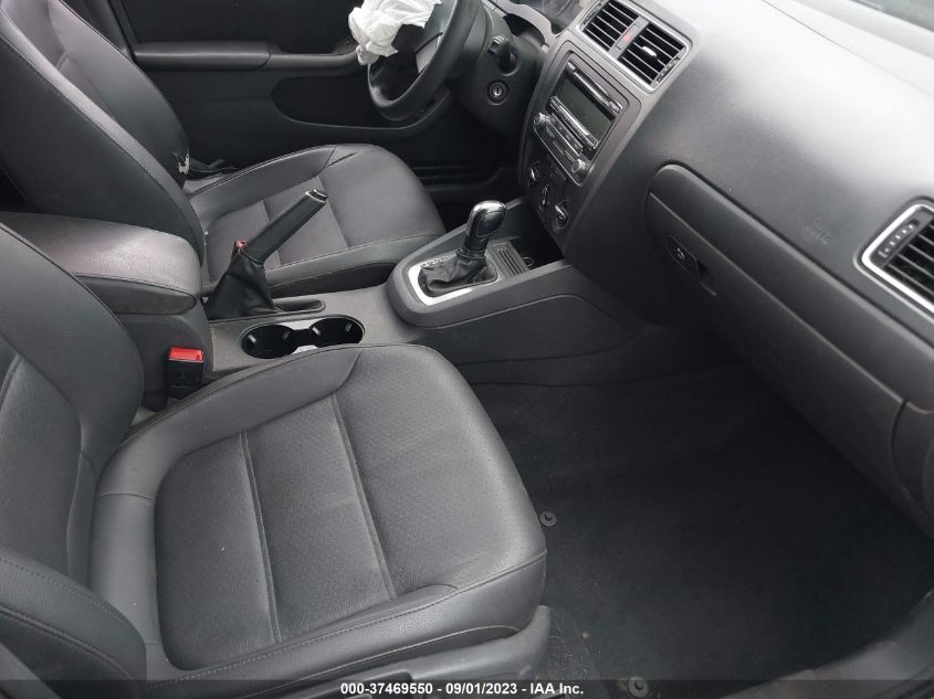 2014 VOLKSWAGEN JETTA SEDAN SE - 3VWD17AJ7EM360673