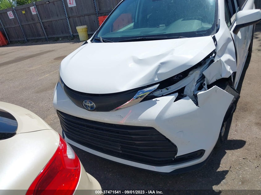 VIN 5TDKRKEC7MS045999 2021 TOYOTA SIENNA LE