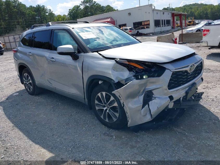 2022 TOYOTA HIGHLANDER XLE - 5TDGZRBH6NS565546