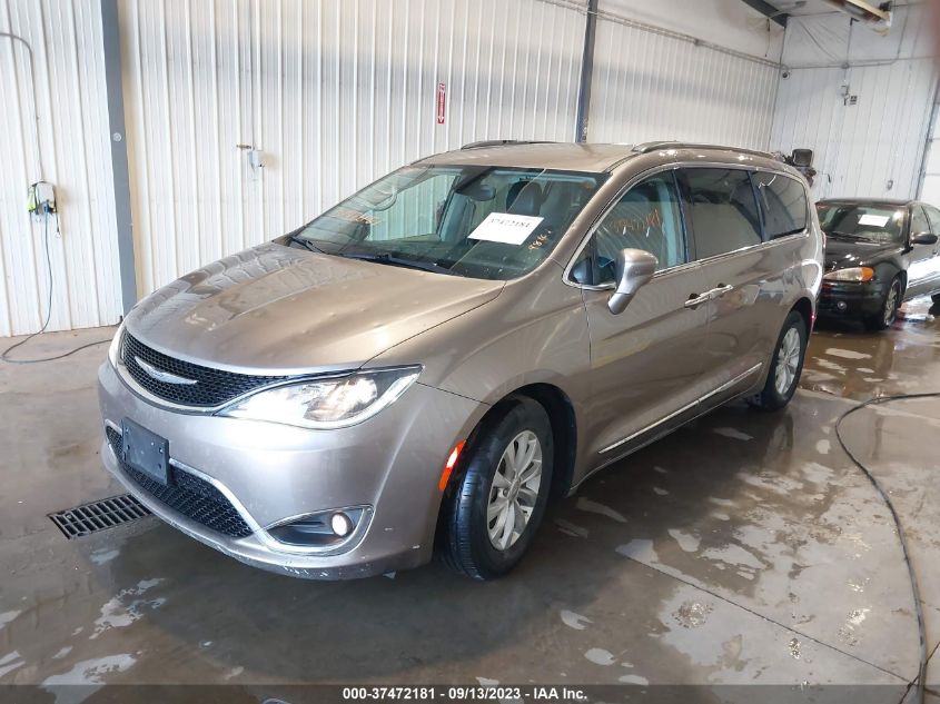 2C4RC1BG5HR535003 2017 CHRYSLER PACIFICA, photo no. 2