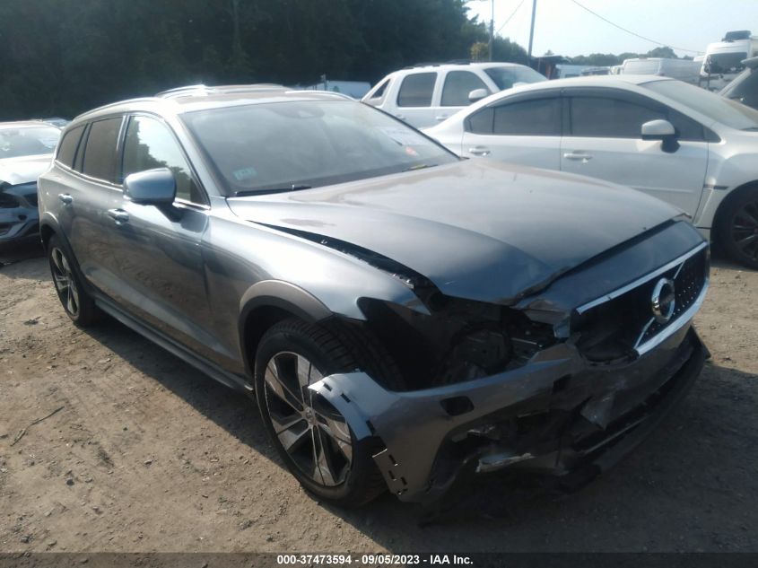 YV4102WK0L1035710 VOLVO V60 CROSS COUNTRY T5 MOMENTUM 2020