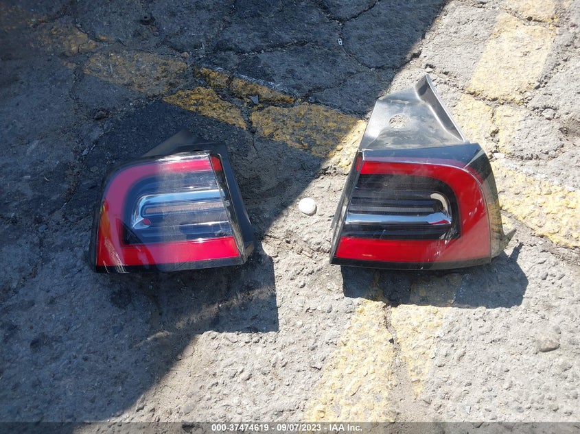 VIN 5YJYGDEE0MF079722 2021 TESLA MODEL Y LONG RANGE