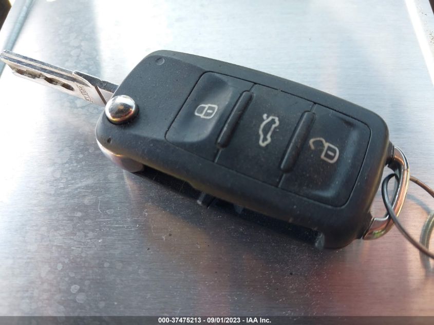 2013 VOLKSWAGEN BEETLE COUPE 2.5L - 3VWJX7AT4DM664335