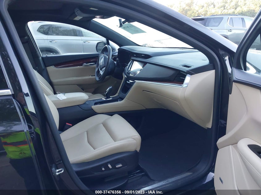 VIN 1GYFNDRS3HZ100098 2017 CADILLAC XT5 LUXURY