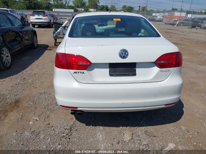 2014 VOLKSWAGEN JETTA SEDAN S - 3VW2K7AJ7EM219123