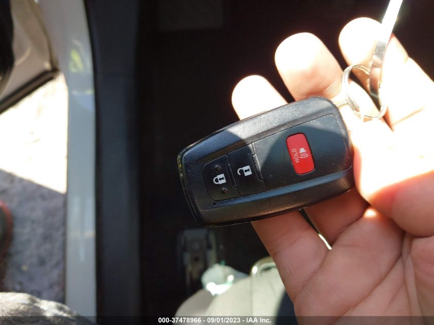 2019 TOYOTA RAV4 XLE - JTMP1RFV1KD506046