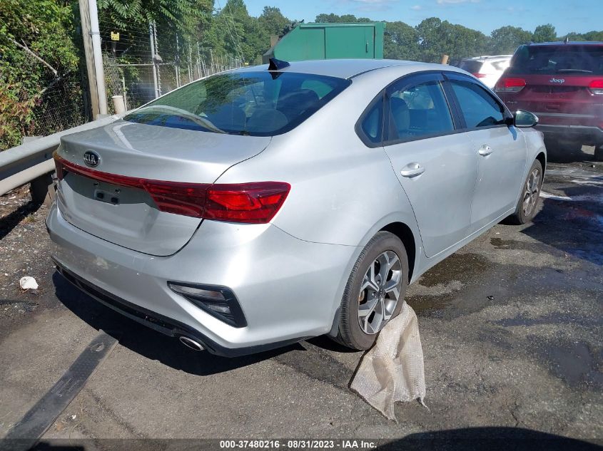 3KPF24AD3ME330581 Kia Forte LXS 4