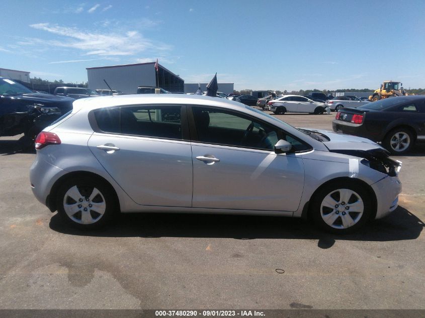 2016 KIA FORTE 5-DOOR LX - KNAFK5A87G5592206