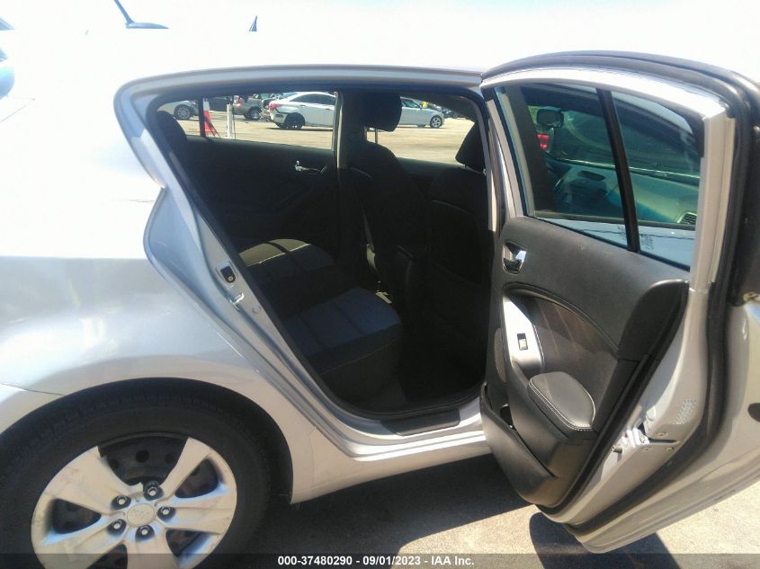 2016 KIA FORTE 5-DOOR LX - KNAFK5A87G5592206
