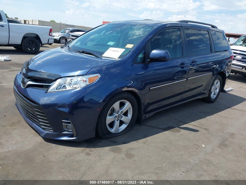 VIN 5TDKZ3DC1JS945798 2018 TOYOTA SIENNA LE