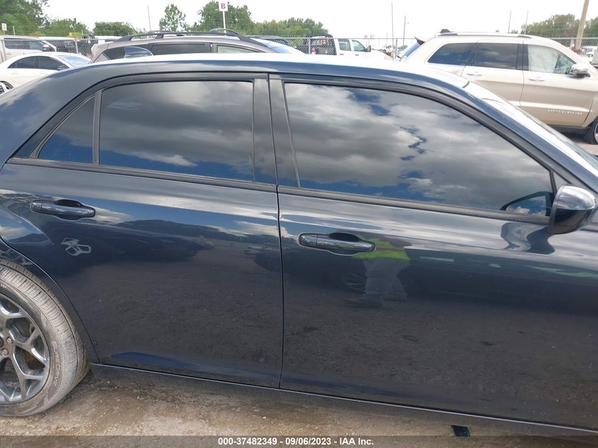 VIN 2C3CCAAG0JH301990 2018 CHRYSLER 300 TOURING