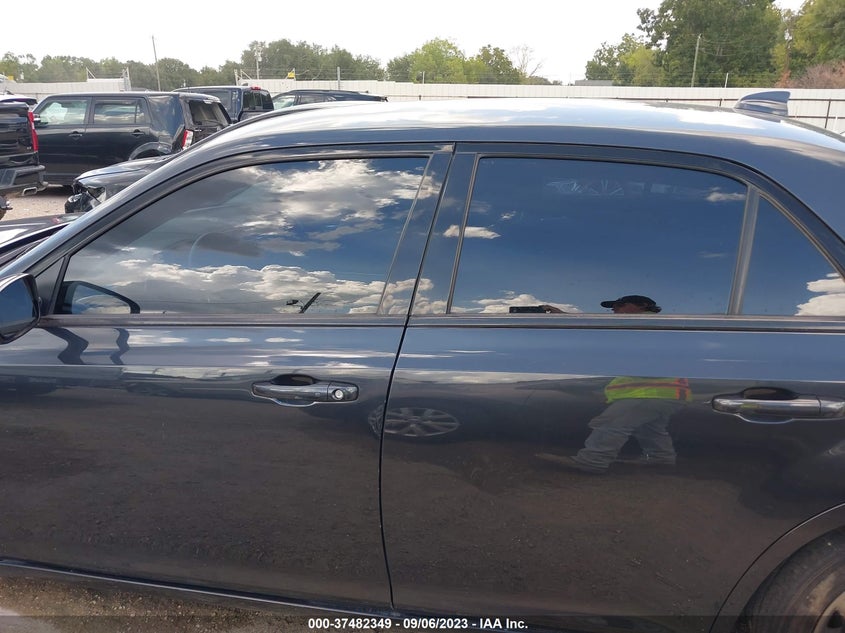 VIN 2C3CCAAG0JH301990 2018 CHRYSLER 300 TOURING