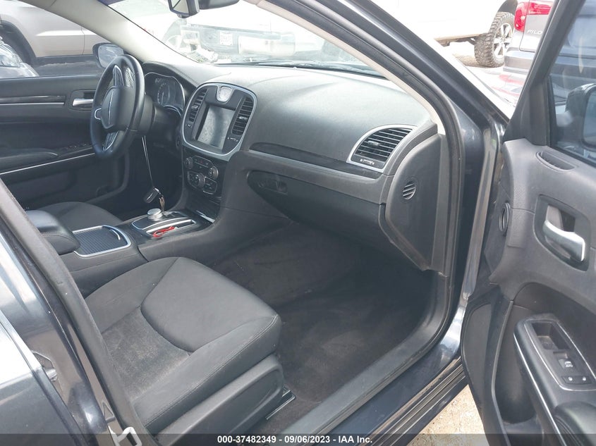VIN 2C3CCAAG0JH301990 2018 CHRYSLER 300 TOURING