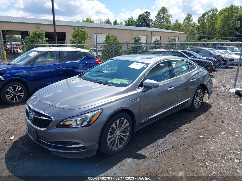 VIN 1G4ZP5SS4JU137656 2018 BUICK LACROSSE ESSENCE