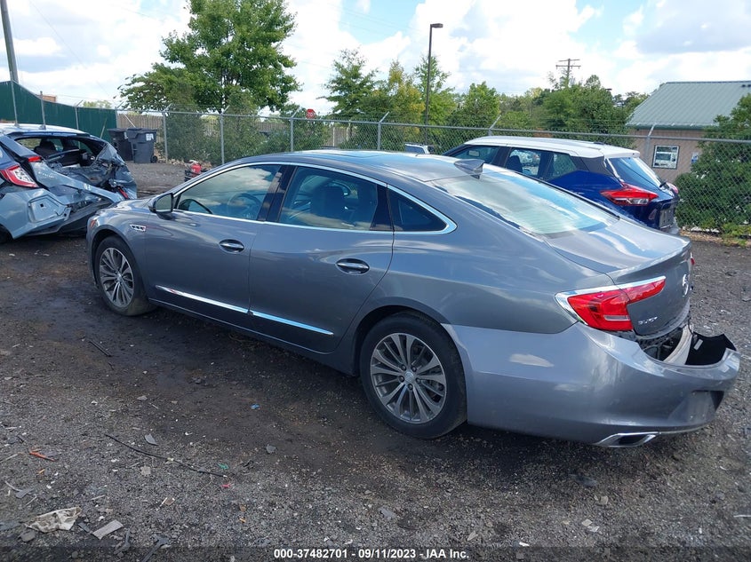 VIN 1G4ZP5SS4JU137656 2018 BUICK LACROSSE ESSENCE