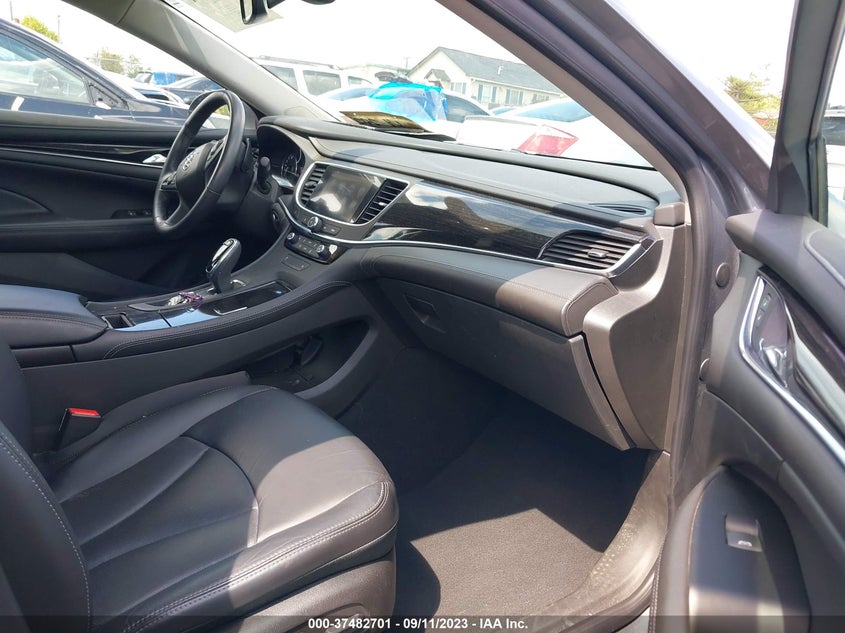 VIN 1G4ZP5SS4JU137656 2018 BUICK LACROSSE ESSENCE