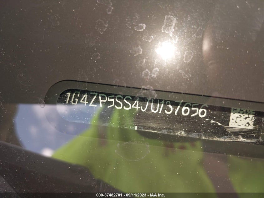 VIN 1G4ZP5SS4JU137656 2018 BUICK LACROSSE ESSENCE