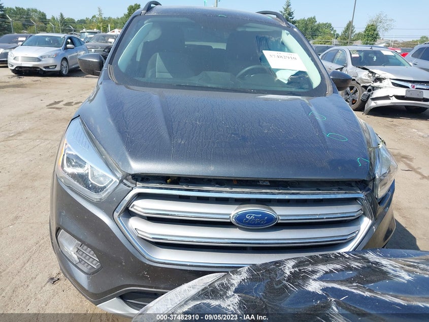 VIN 1FMCU0GDXHUE69333 2017 FORD ESCAPE SE