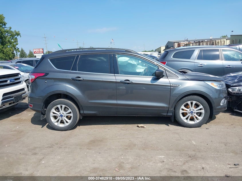VIN 1FMCU0GDXHUE69333 2017 FORD ESCAPE SE