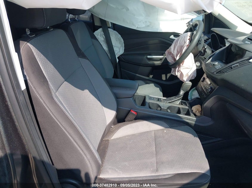 VIN 1FMCU0GDXHUE69333 2017 FORD ESCAPE SE